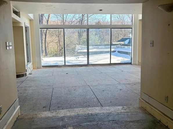 7615 Saint Martins Ln, Philadelphia, PA 19118