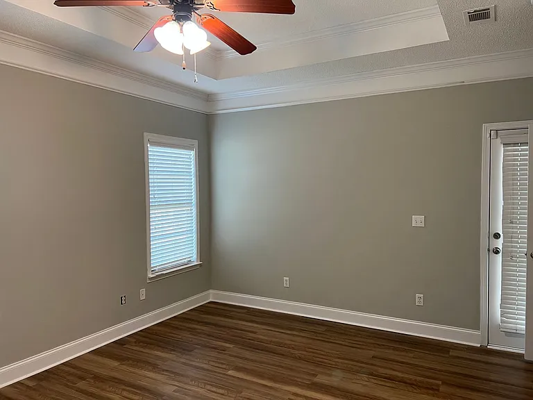 400 Manchester Ln — Photo 14