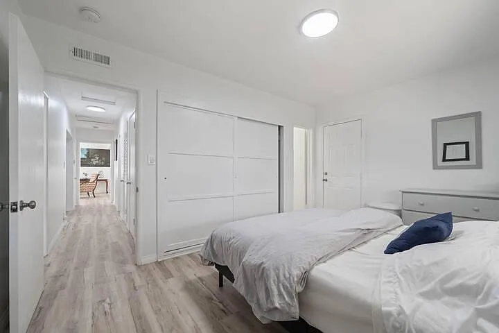 20641 Wyandotte St — Photo 11