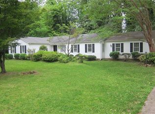 1 Devonshire Dr, Greensboro, NC 27410