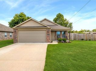 151 Foxglove St, Centerton, AR 72719