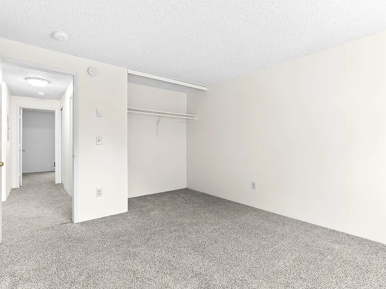 Charbern Apartments — Photo 32