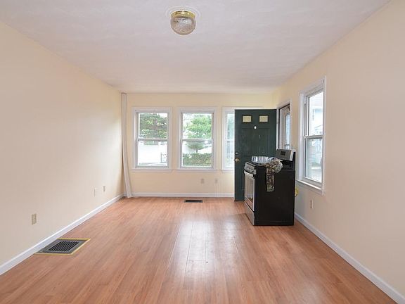 3rd image of 26 Ebbett Ave #26