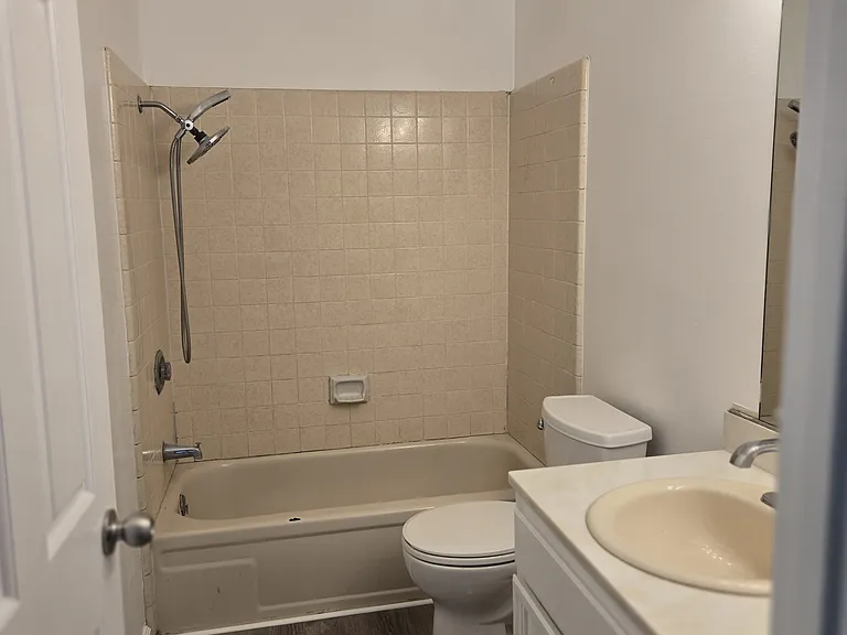 375 Clifford Ave #213 — Photo 5