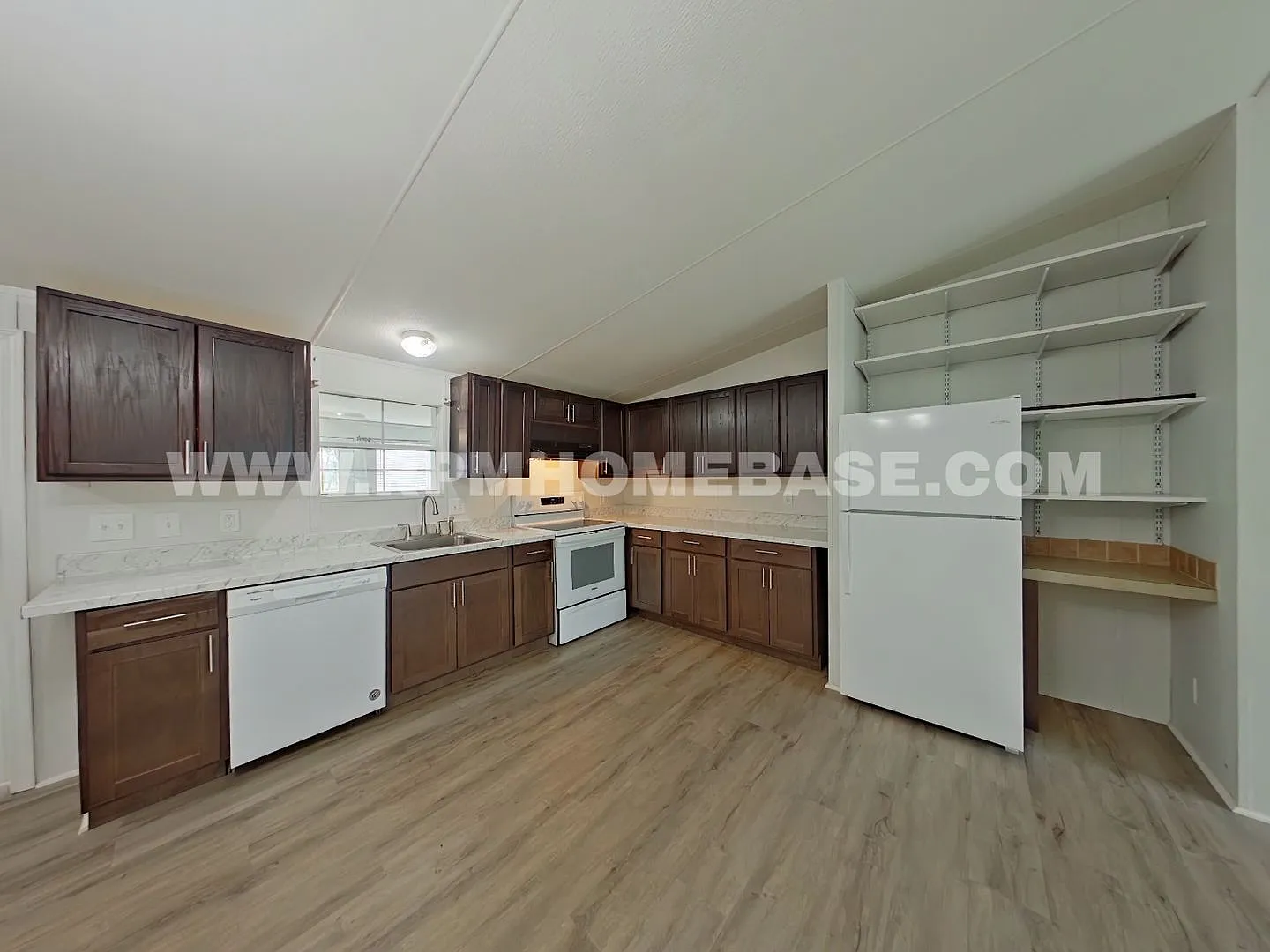 Spacious and Well-Maintained 3-Bedroom, 2-Bathroom Manufactured Home on a Full Acre in Crestview — Photo 3