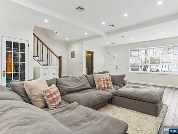 2nd image of 103 Poplar St