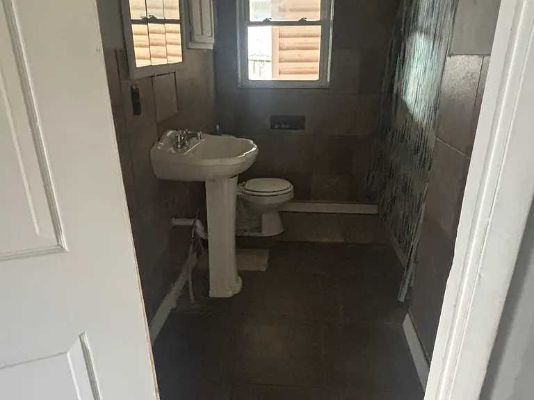 205 Warren St — Photo 8