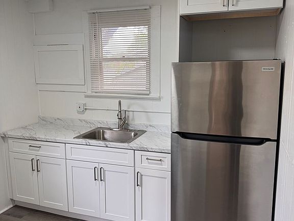 2nd image of 732 S Johnson Ave #734