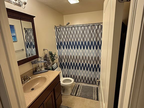 5th image of 1045 Irwin St #106