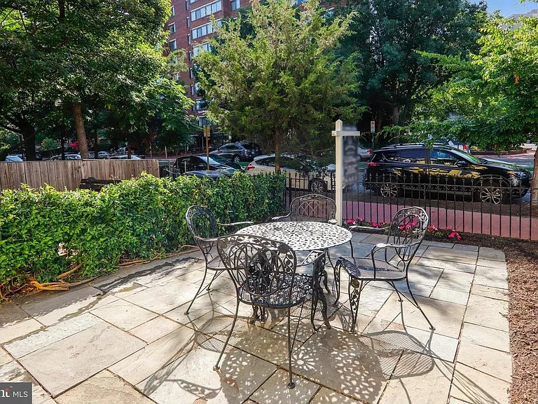 806 New Hampshire Ave NW — Photo 3