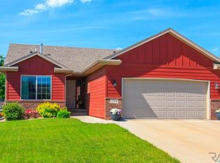 2708 E Buckingham St, Sioux Falls, SD 57108