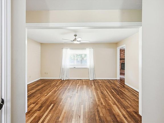 4th image of 3108 Lakeside Dr
