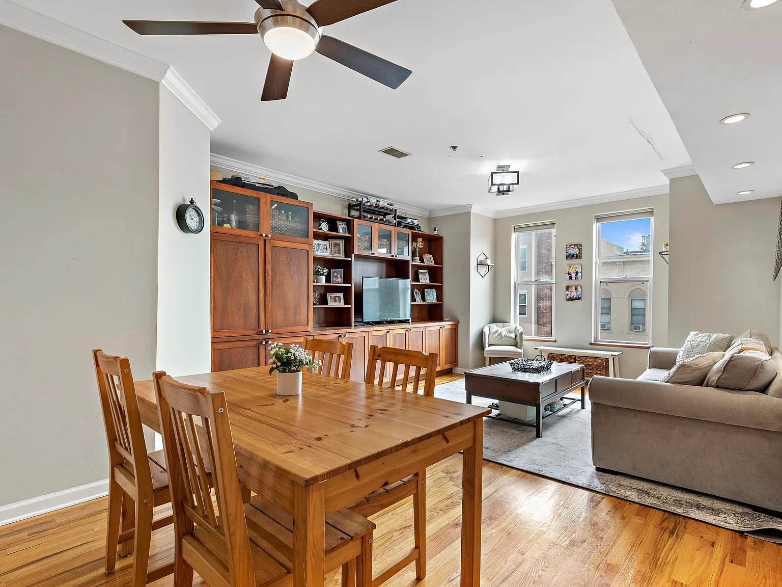 2 bed, 2.0 bath, 982 sqft, $4,450 — Photo 3