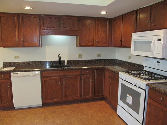 5th image of 4125 W 93rd Pl APT 2E