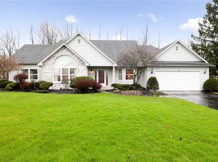 55 Chippenham Dr, Penfield, NY 14526