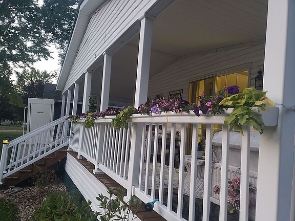 railing for annual flowers 