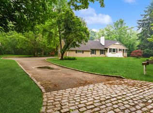 6 Lyric Pl, Dix Hills, NY 11746