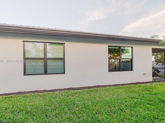 4th image of 3001 Hibiscus Ave #0
