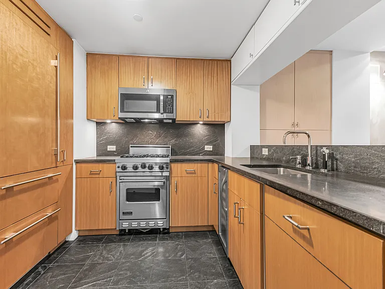 100 W 58th St #3F — Photo 2