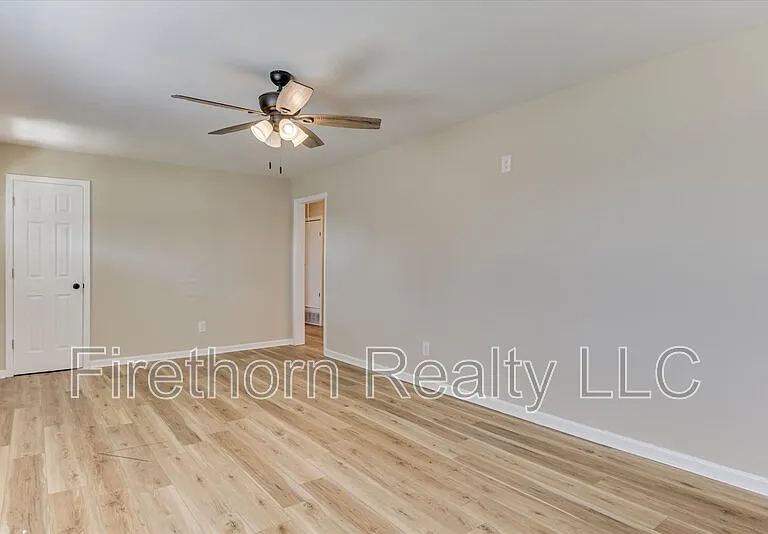 1006 Skyview Dr — Photo 7