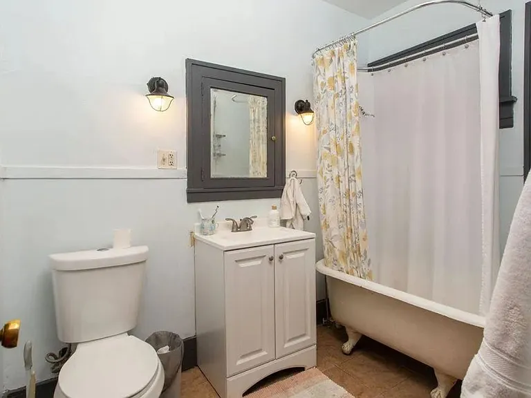 1010 E 19th St #2 — Photo 7
