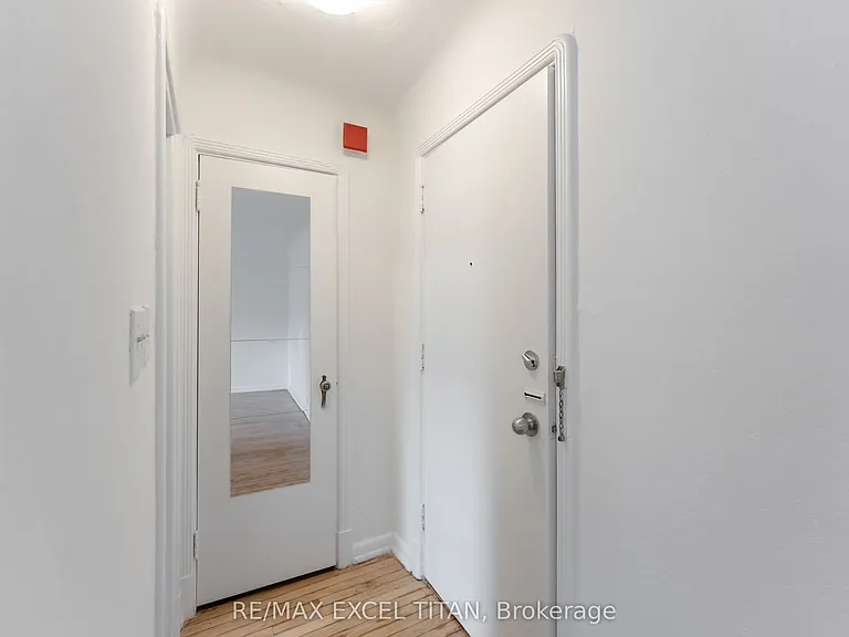 8 Mallory Gdns #35 — Photo 11