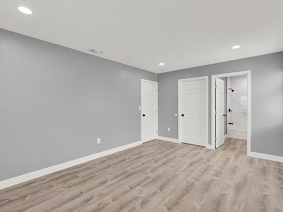 5th image of 5646 Deodar St #B