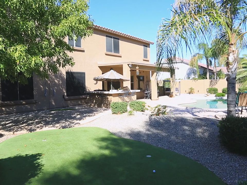 Gorgeous Yard!!