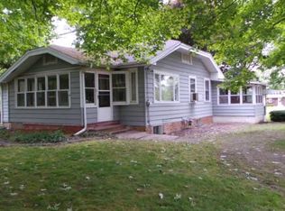 906 Fuller Dr, Charleston, IL