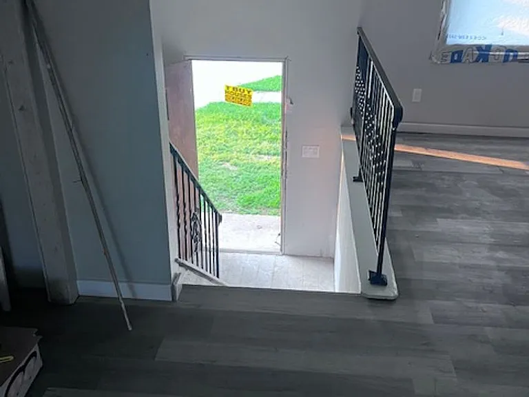 605 E Maple St — Photo 3