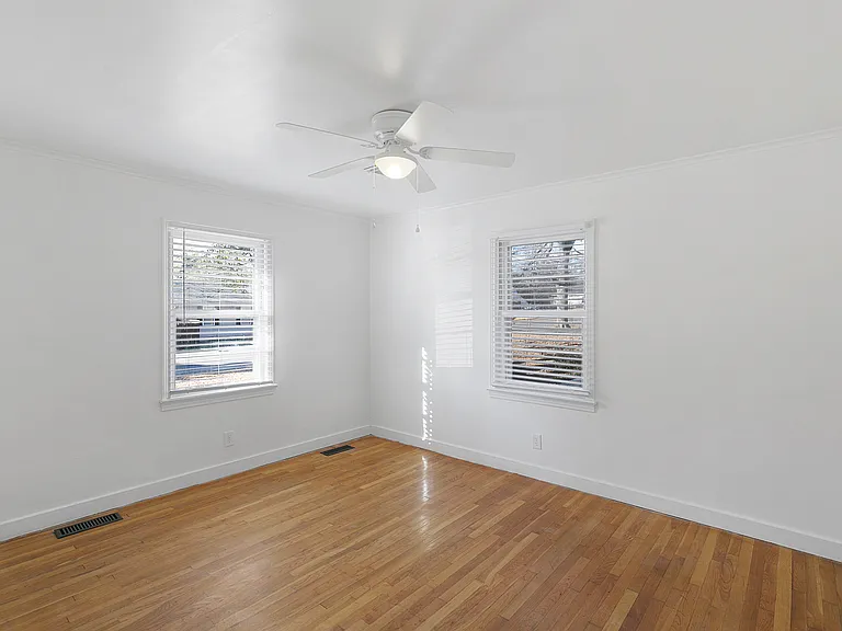 60 Russell Rd — Photo 13