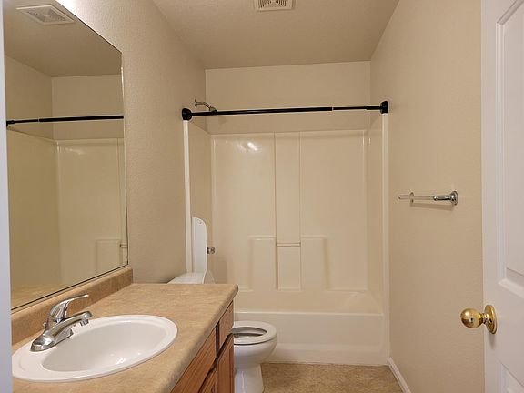 4th image of 224 Henderson Ln