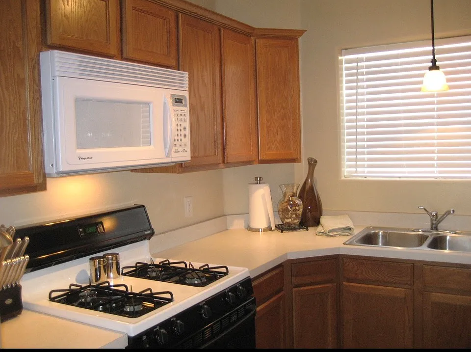 3 bed, 2.5 bath, 1270 sqft, $2,500 — Photo 2