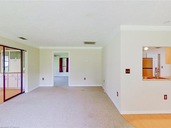 5th image of 25 Redwood Trl
