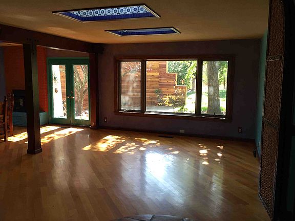 2nd image of 2751 King Edward Dr