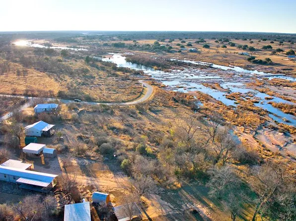 105 Elmer Rd, Llano, TX 78643