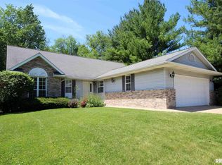 5421 N Hedgerow Ln, Peoria, IL 61614