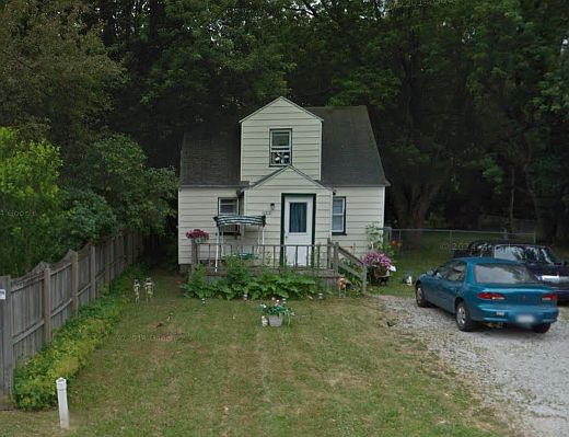 2nd image of 2219 Dunlap St