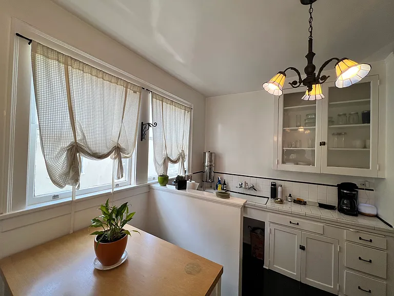 1935 N Vermont Ave #3 — Photo 4