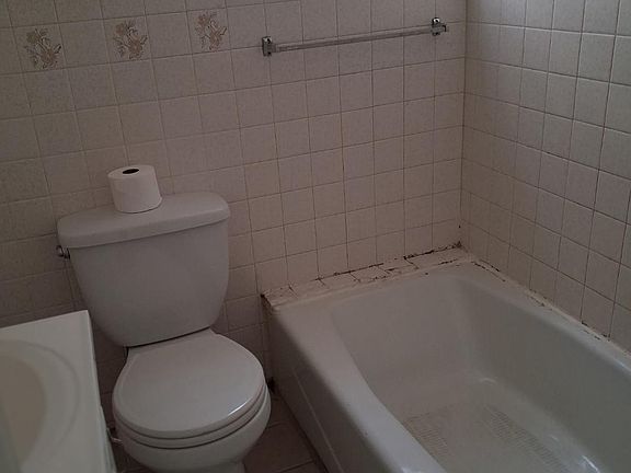 5th image of 3287 Gaul St