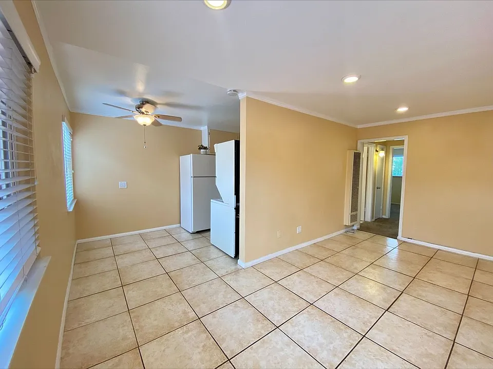 Conveniently Situated Near Shops, Breweries, & Restaurants in North Park! In Unit Washer & Dryer!...