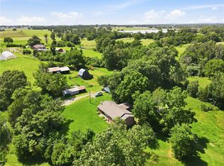 228 W 1st Ave, Gentry, AR 72734