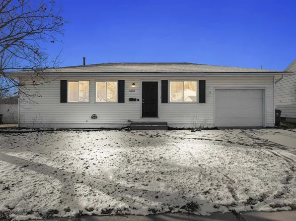 5433 Cedar Dr NW, Cedar Rapids, IA 52405