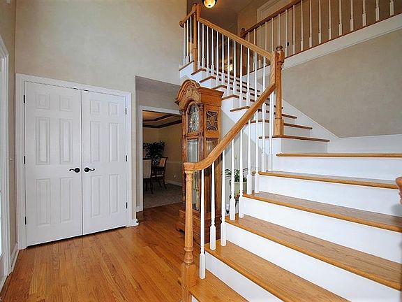 3rd image of 965 Whisperwood Ln