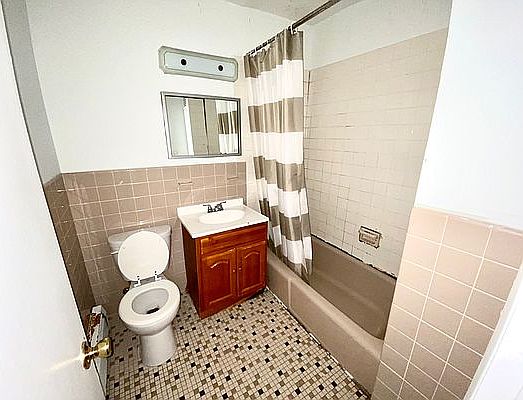 4th image of 630 W 238th St #2