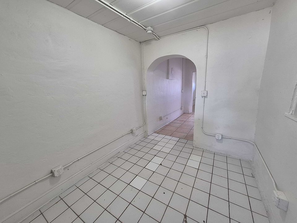 1st image of 482 S 2nd Ave