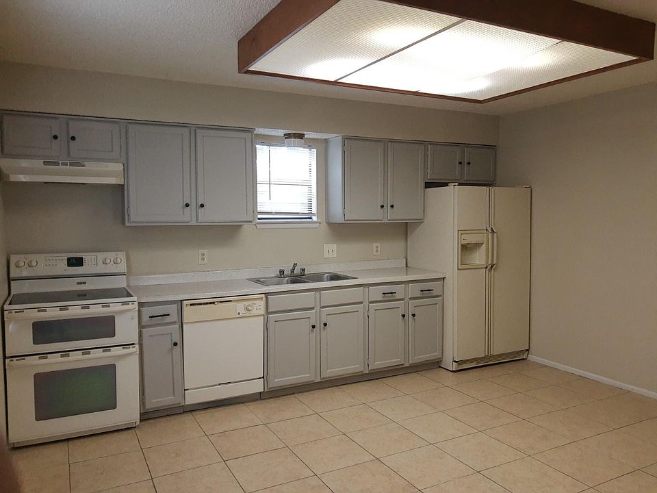 1st image of 330 W Byrd Blvd #3