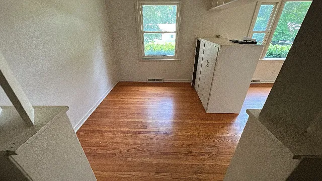 2704 S Glenwood Ave — Photo 4