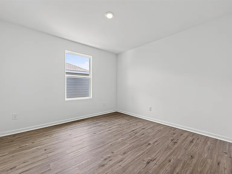 654 Amesbury Rd — Photo 34