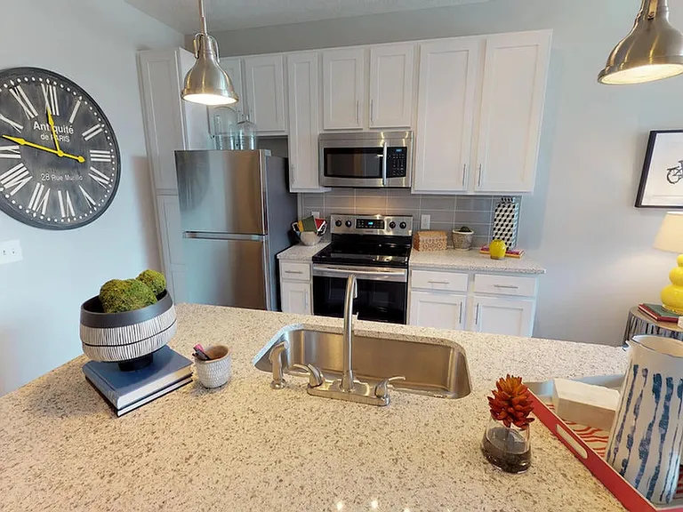 1529 N High St — Photo 22